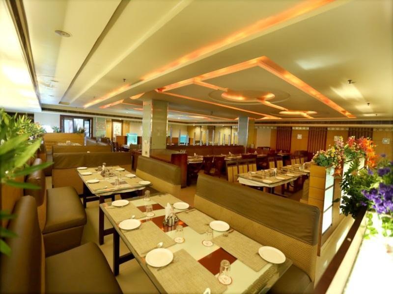 Hotel Sitara Grand Hyderabad Exterior foto